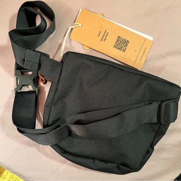 NWT Herschel Settlement Hip Pack 2L - Picture 3 of 3